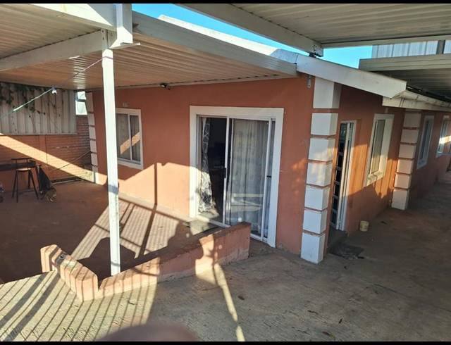 3 BEDROOM HOUSE FOR SALE IN CRAIGIEBURN